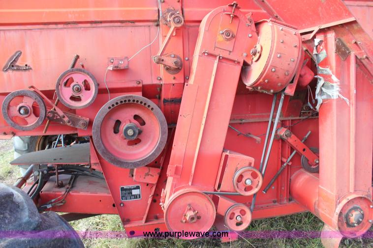 image for item H7896 1979 Massey-Ferguson 760 RWA combine