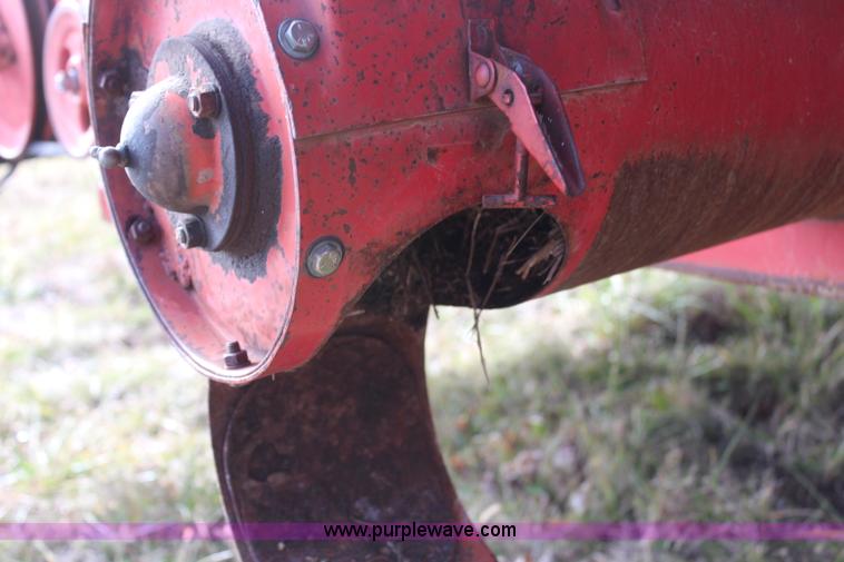 image for item H7896 1979 Massey-Ferguson 760 RWA combine