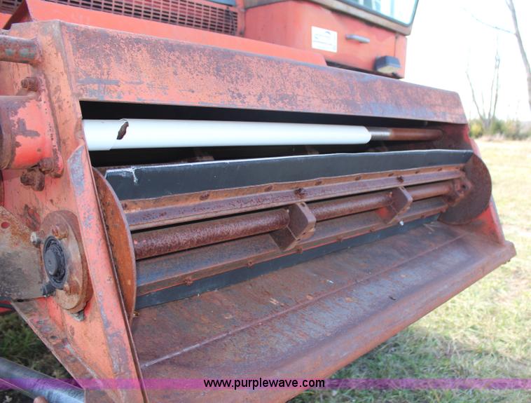 image for item H7896 1979 Massey-Ferguson 760 RWA combine