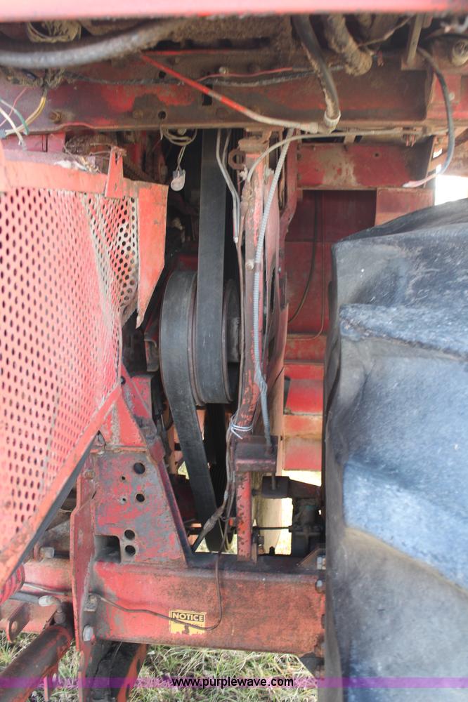 image for item H7896 1979 Massey-Ferguson 760 RWA combine