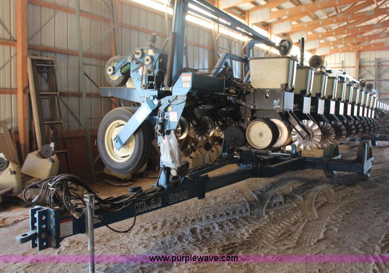 image for item H7898 Kinze 2600 12/23 row planter