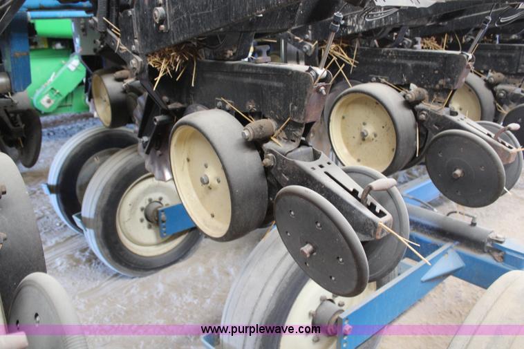 image for item H7898 Kinze 2600 12/23 row planter