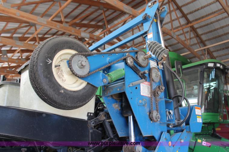 image for item H7898 Kinze 2600 12/23 row planter