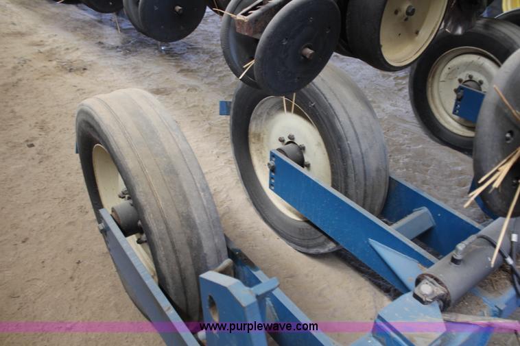 image for item H7898 Kinze 2600 12/23 row planter