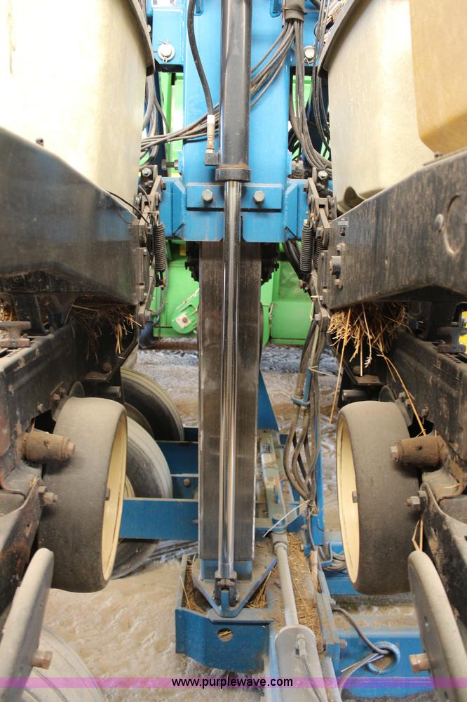 image for item H7898 Kinze 2600 12/23 row planter