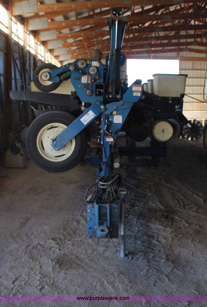 image for item H7898 Kinze 2600 12/23 row planter