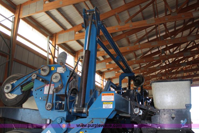 image for item H7898 Kinze 2600 12/23 row planter