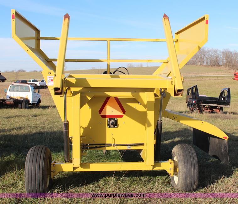 image for item H7922 Degelman Bale King 3000 bale processor