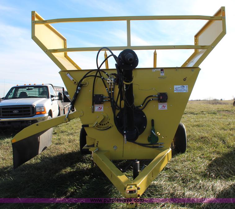 image for item H7922 Degelman Bale King 3000 bale processor