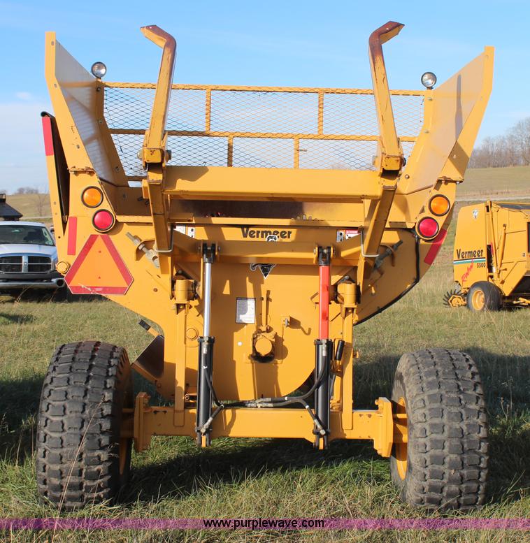 image for item H7929 Vermeer BP7000 bale processor