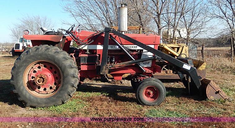 image for item H9509 International Farmall 966 tractor
