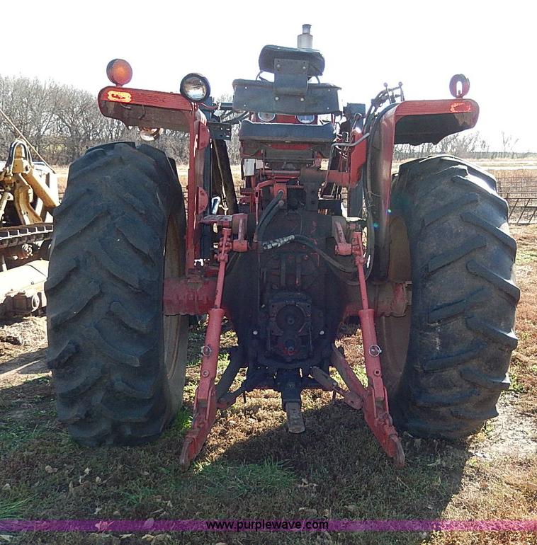 image for item H9509 International Farmall 966 tractor