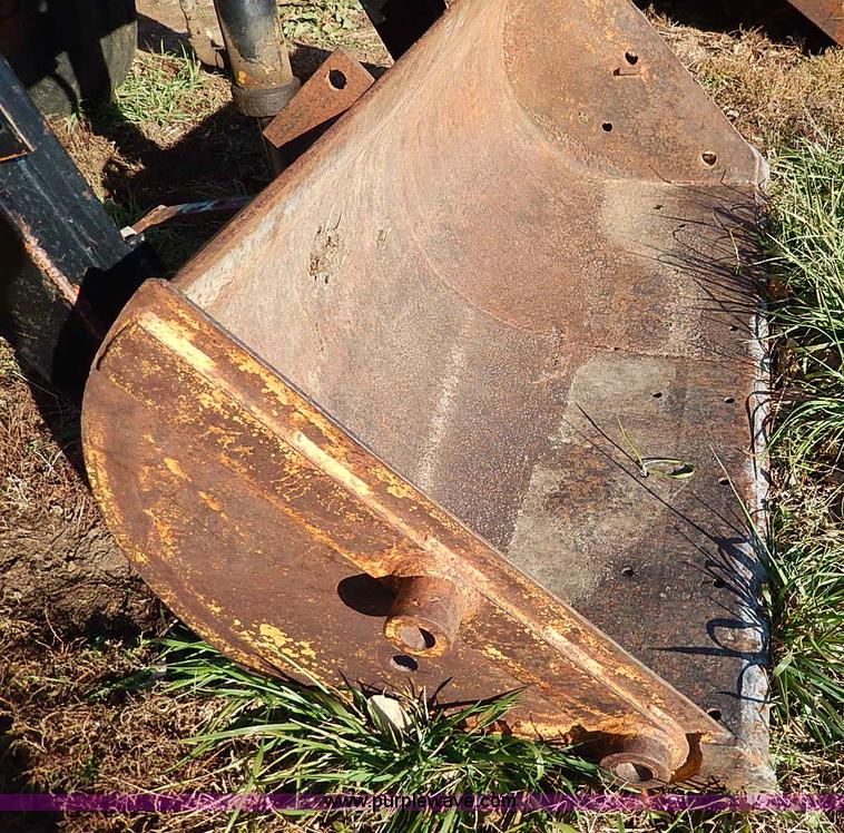 image for item H9509 International Farmall 966 tractor