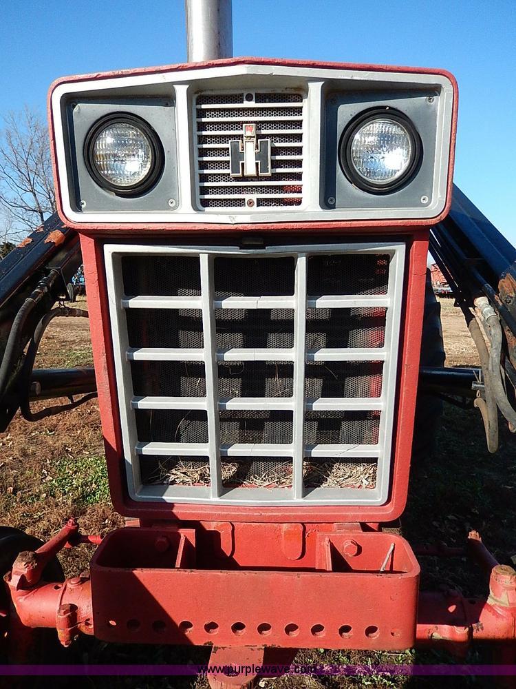 image for item H9509 International Farmall 966 tractor