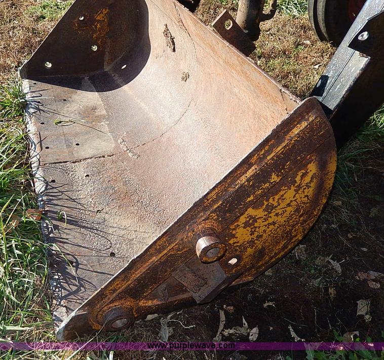 image for item H9509 International Farmall 966 tractor