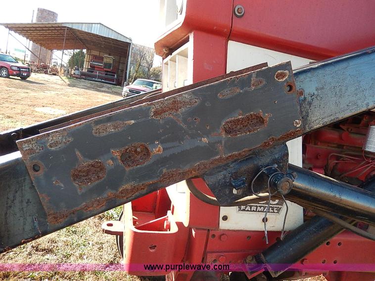 image for item H9509 International Farmall 966 tractor