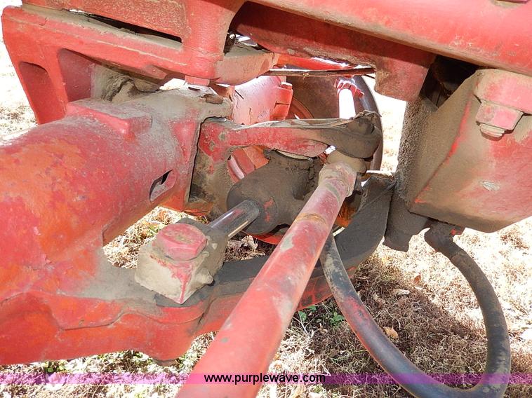 image for item H9509 International Farmall 966 tractor