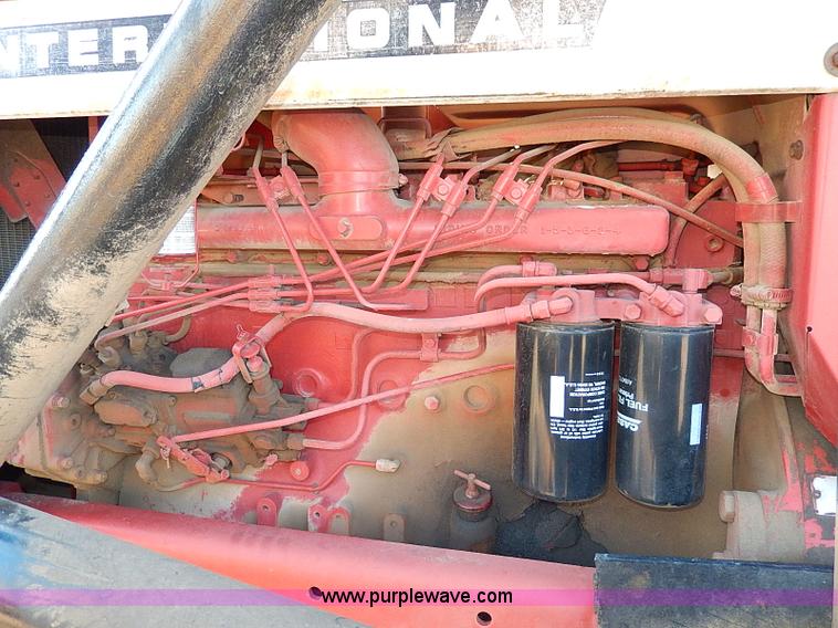 image for item H9509 International Farmall 966 tractor