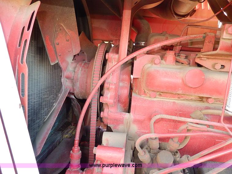 image for item H9509 International Farmall 966 tractor