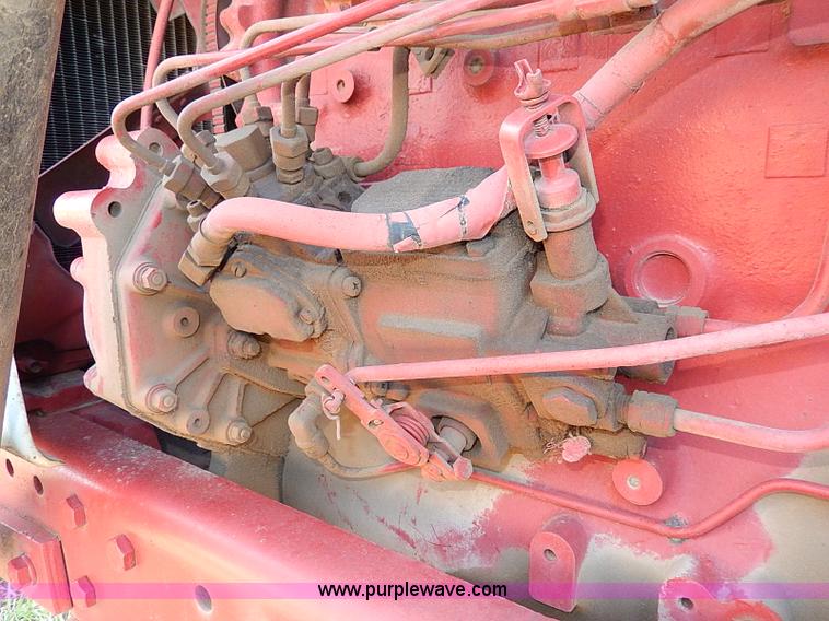 image for item H9509 International Farmall 966 tractor