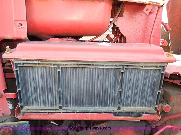 image for item H9509 International Farmall 966 tractor
