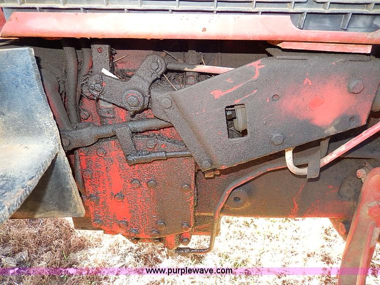 image for item H9509 International Farmall 966 tractor