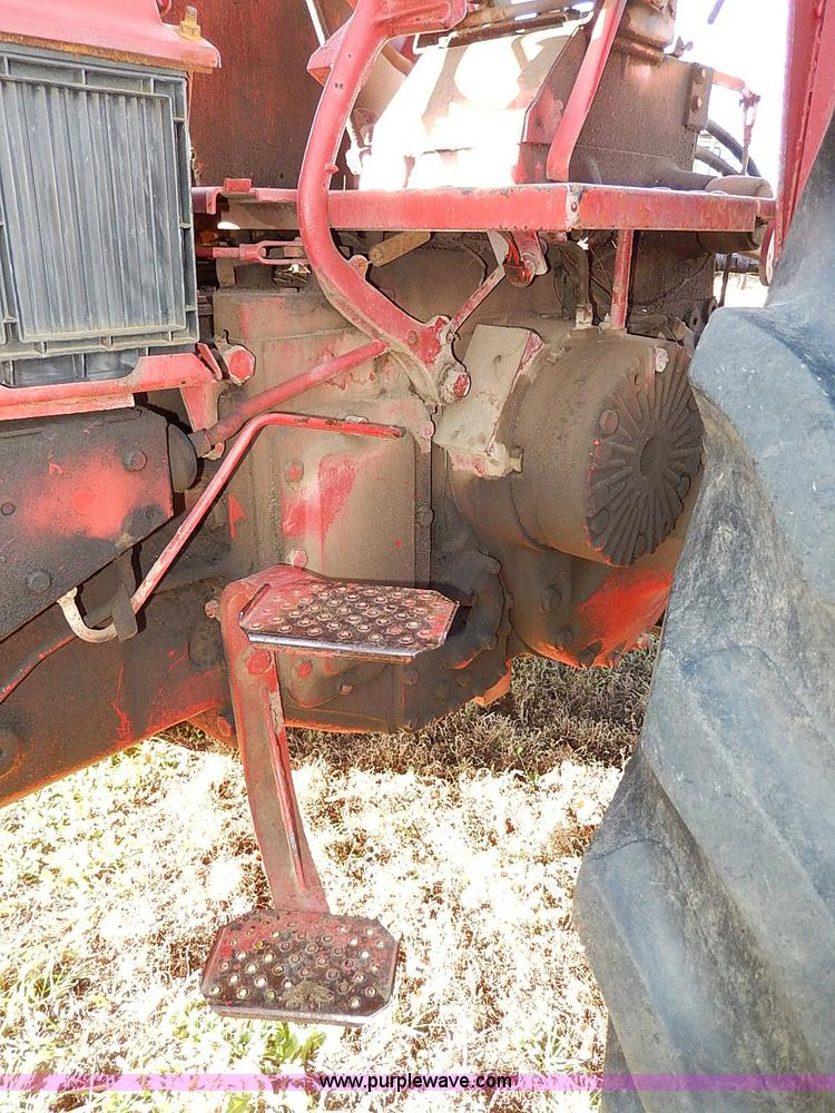 image for item H9509 International Farmall 966 tractor