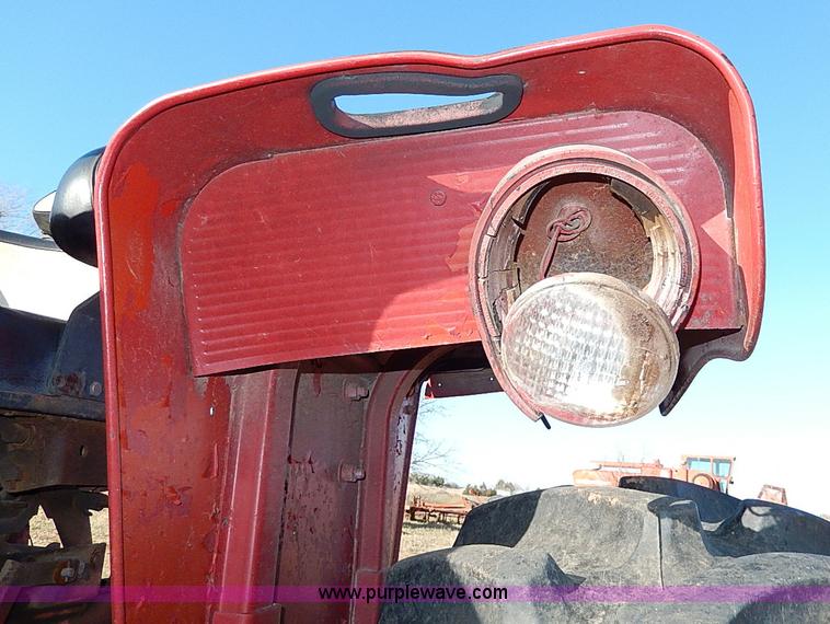 image for item H9509 International Farmall 966 tractor