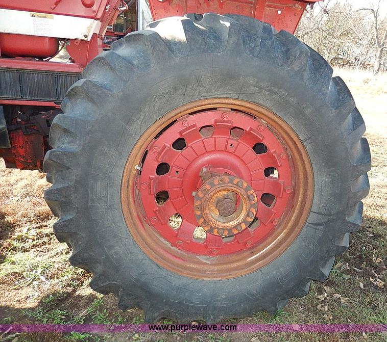 image for item H9509 International Farmall 966 tractor