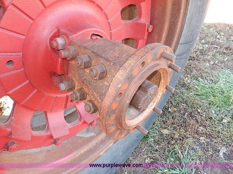 image for item H9509 International Farmall 966 tractor