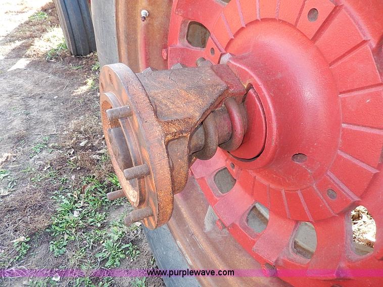 image for item H9509 International Farmall 966 tractor