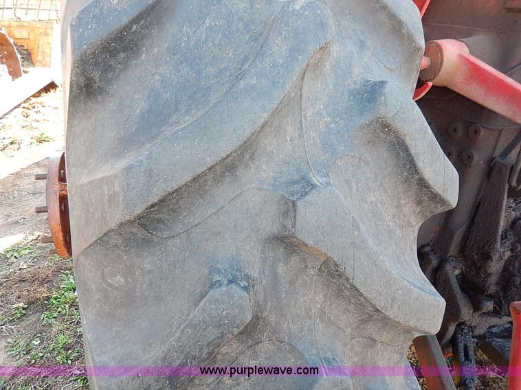 image for item H9509 International Farmall 966 tractor