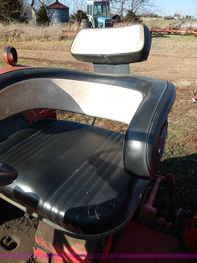 image for item H9509 International Farmall 966 tractor