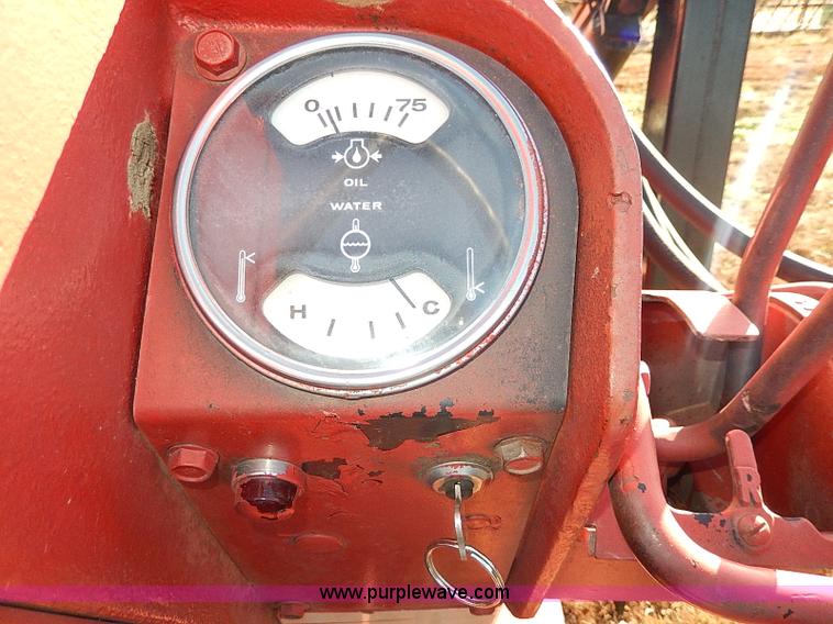 image for item H9509 International Farmall 966 tractor