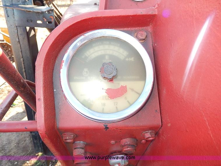 image for item H9509 International Farmall 966 tractor