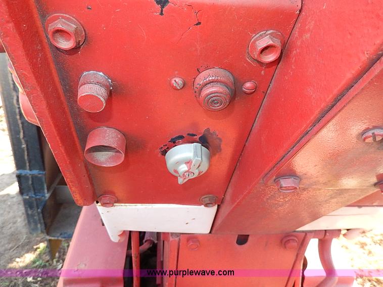 image for item H9509 International Farmall 966 tractor