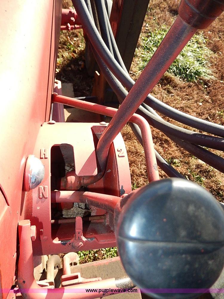 image for item H9509 International Farmall 966 tractor