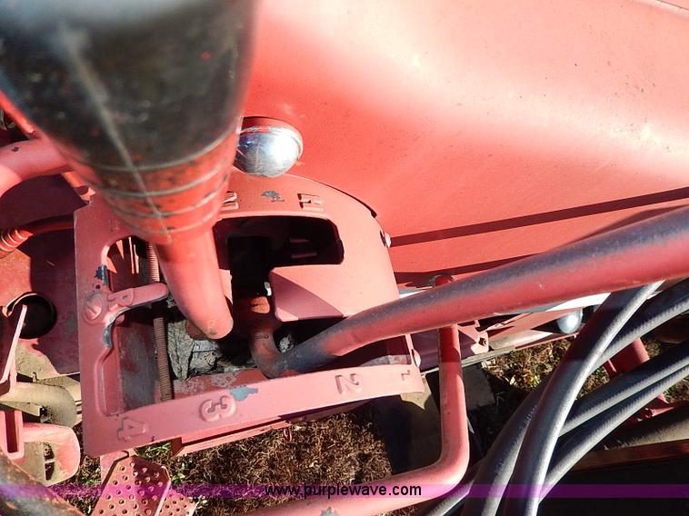 image for item H9509 International Farmall 966 tractor