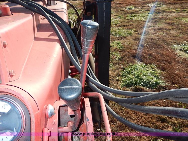 image for item H9509 International Farmall 966 tractor