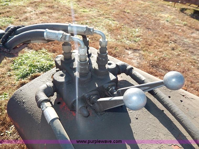 image for item H9509 International Farmall 966 tractor