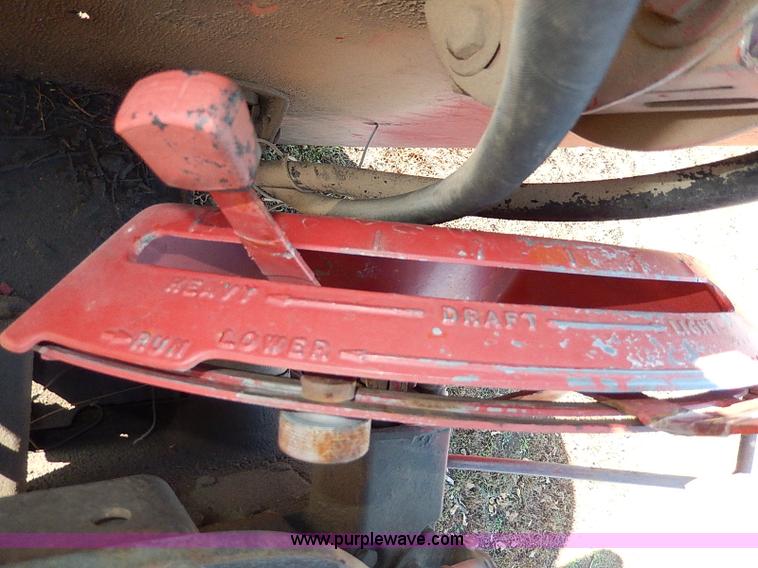 image for item H9509 International Farmall 966 tractor