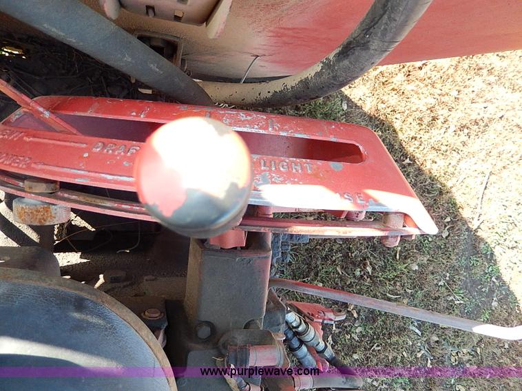 image for item H9509 International Farmall 966 tractor