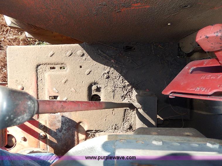 image for item H9509 International Farmall 966 tractor