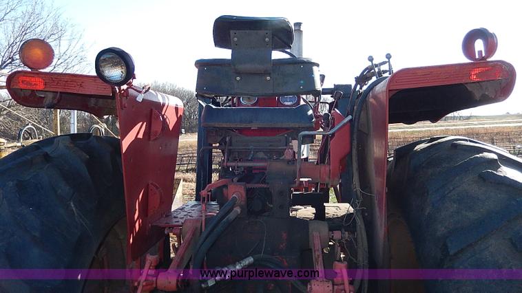 image for item H9509 International Farmall 966 tractor