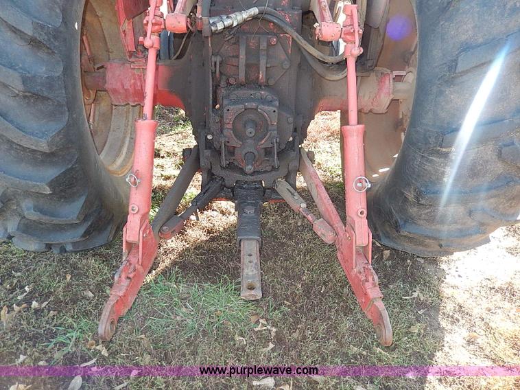 image for item H9509 International Farmall 966 tractor