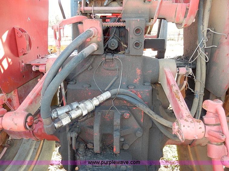 image for item H9509 International Farmall 966 tractor