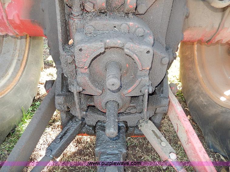 image for item H9509 International Farmall 966 tractor