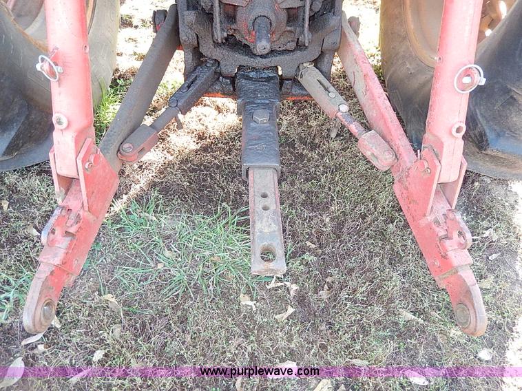 image for item H9509 International Farmall 966 tractor