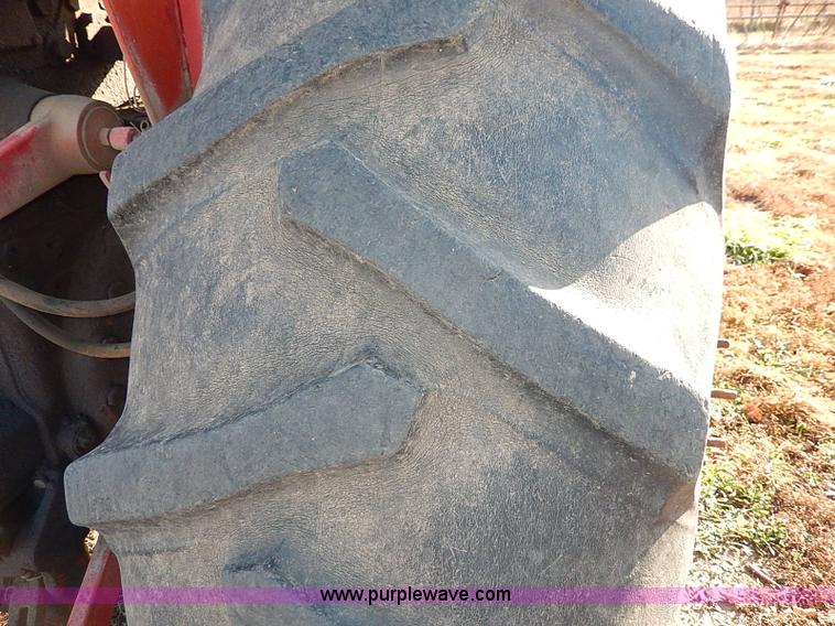 image for item H9509 International Farmall 966 tractor