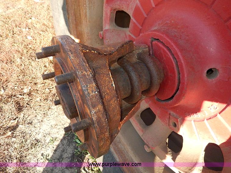 image for item H9509 International Farmall 966 tractor